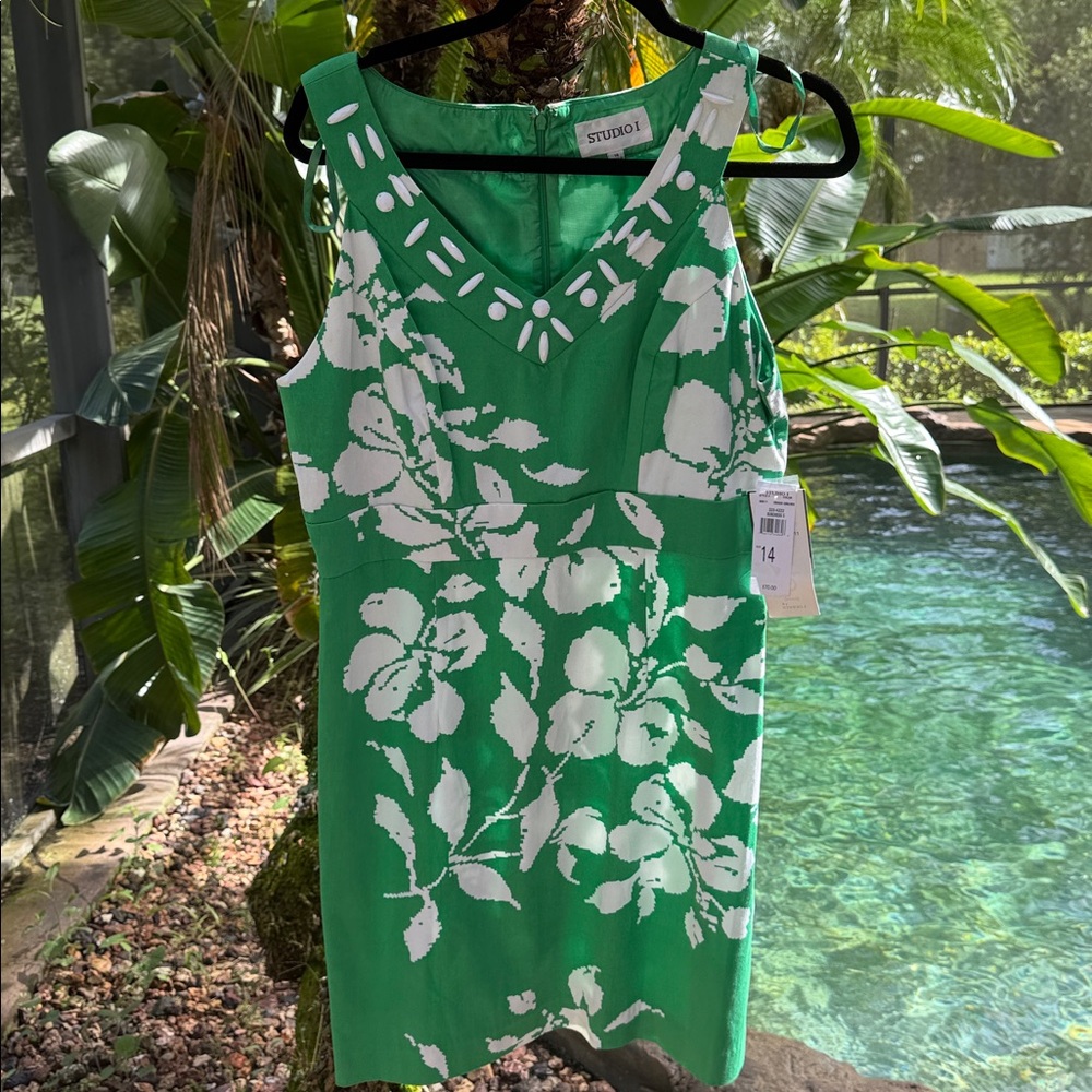 Studio I NWT  Women's Green and White Floral Midi Sundress